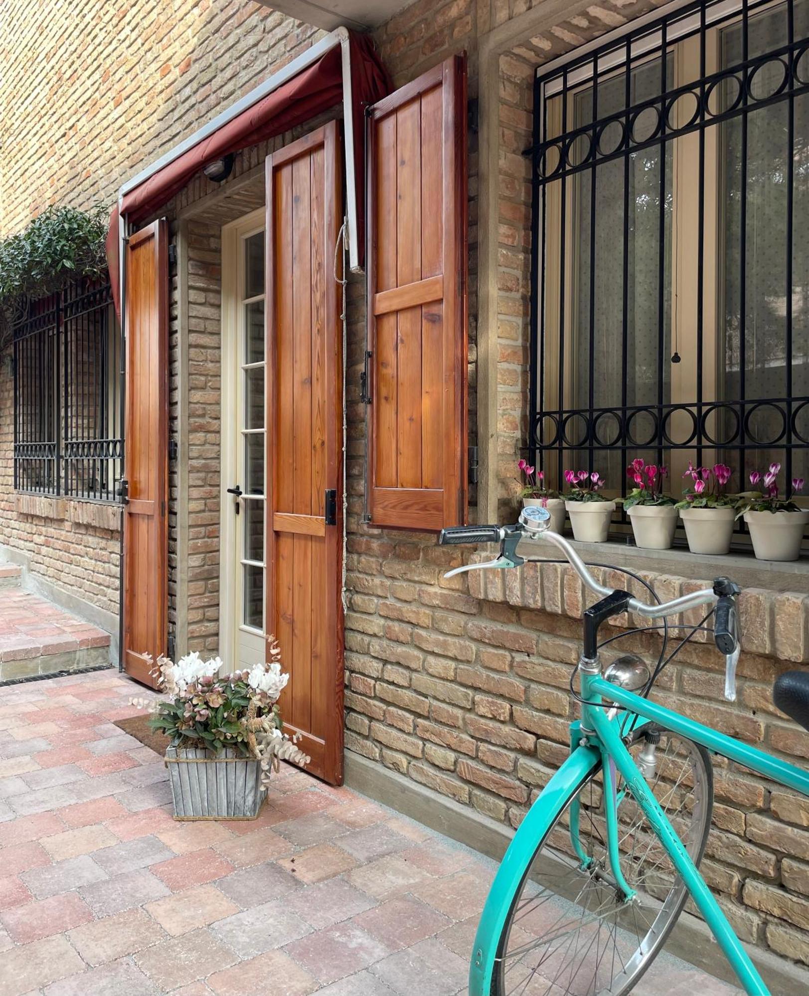 Casa Matilde Piano Terra 100Mq Con Parking E Piscina Apartman Ferrara Kültér fotó